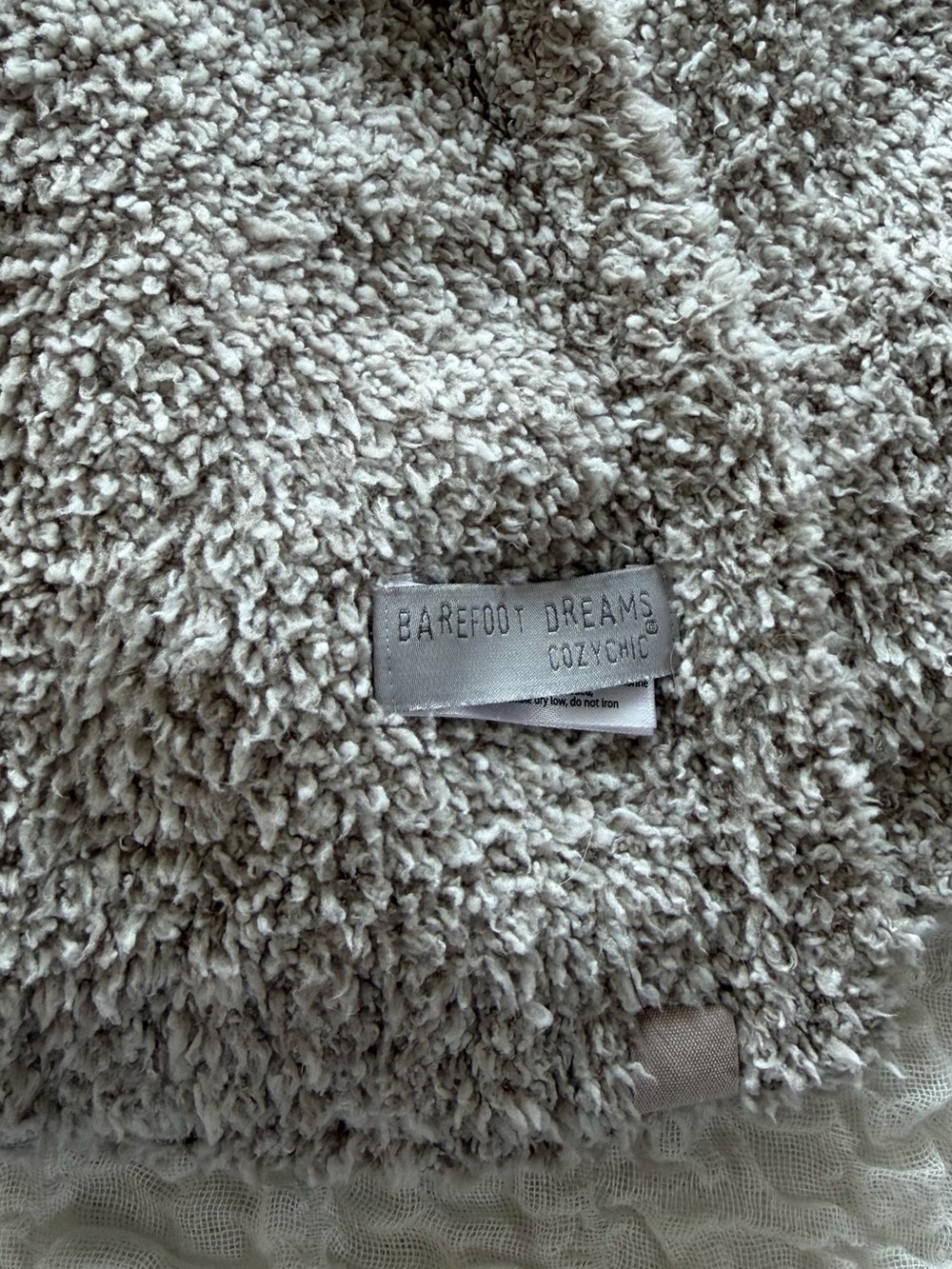 Barefoot Dreams CozyChic Wrap Pewter Pockets OS - Picture 4 of 9